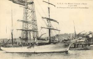 Le "Pourquoi Pas ?", passant le Transbordeur. Carte postale de l'arrive du " Pourquoi-Pas ? "  Rouen le 5 juin 1910.